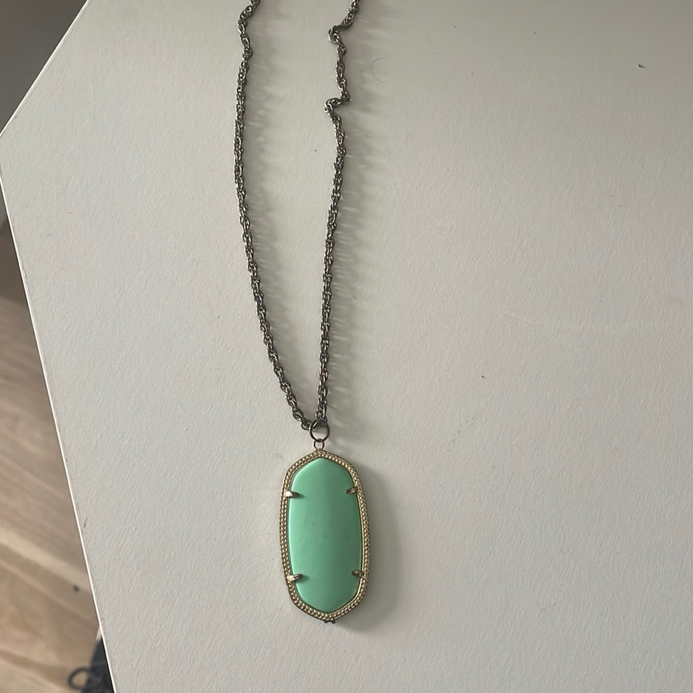 Kendra Scott necklace